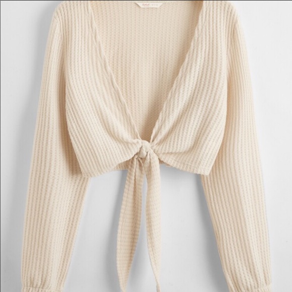 SHEIN Sweaters - SHEIN Plus Size Long Sleeve Knot Crop Top